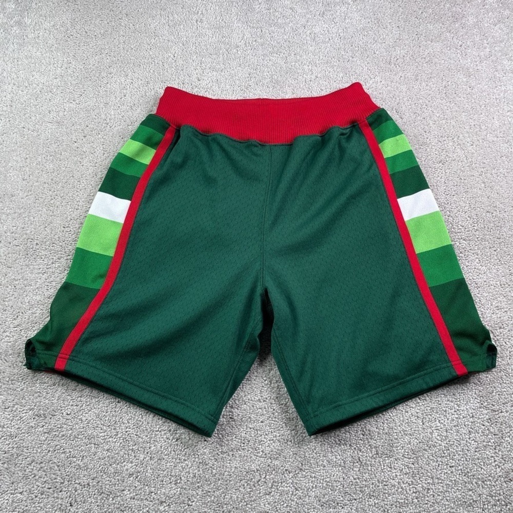 Milwaukee Bucks Shorts Mens 36 Small Green Mitchell Ness Nostalgia 1983-84